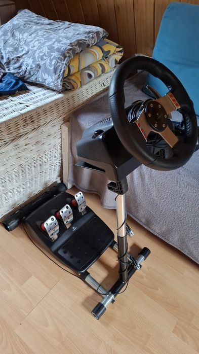 Logitech G27 ze stojakiem