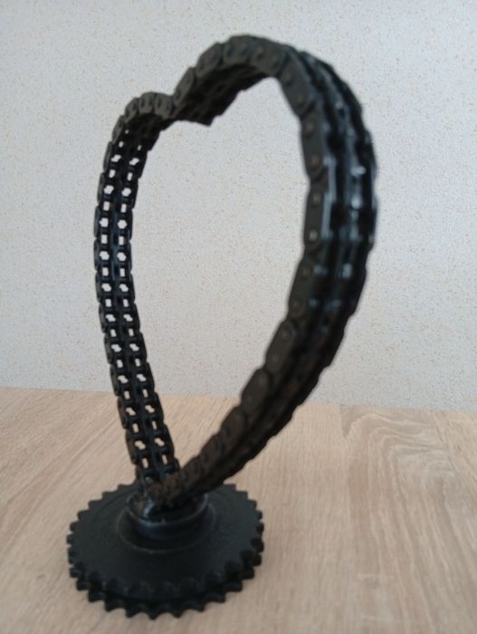 Figurka  / prezent / Serce / wykonane z metalu/ łańcucha