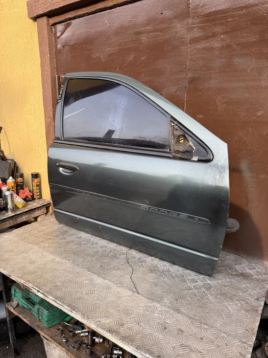 Дверь Додж страсус dodge stratus 95год