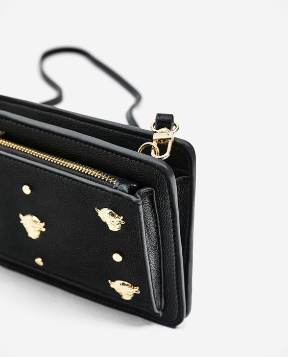 Mała czarna elegancka torebka kopertówka Zara złote elementy