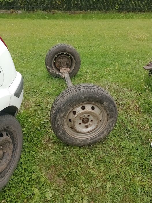 Oś przyczepki z kołami