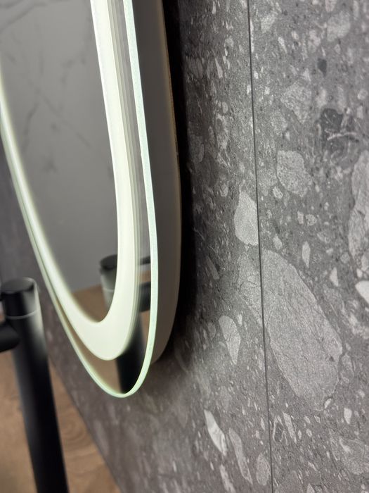 Овальне дзеркало з LED підсвіткою фронтальною, дзеркало капсула