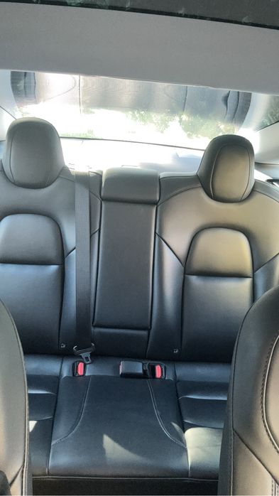Alugo tesla model 3 dual motors