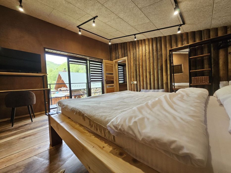 Будинок в горах подобово ”Soloma house” , чан на березі гірської річки