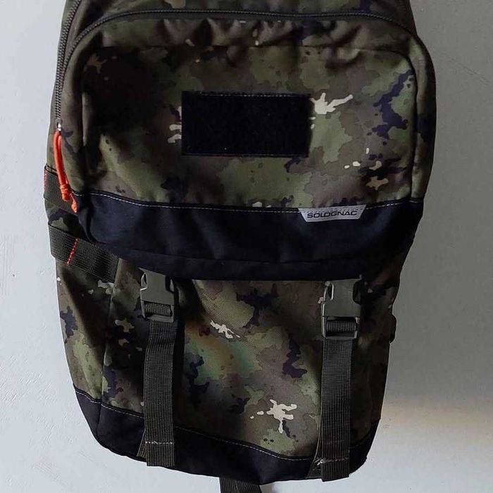 Vendo duas mochilas novas