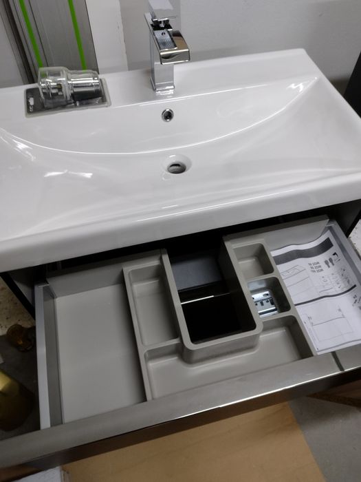 szafka łazienkowa czarny mat piękna