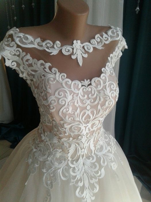 Свадебное пудровое платье.