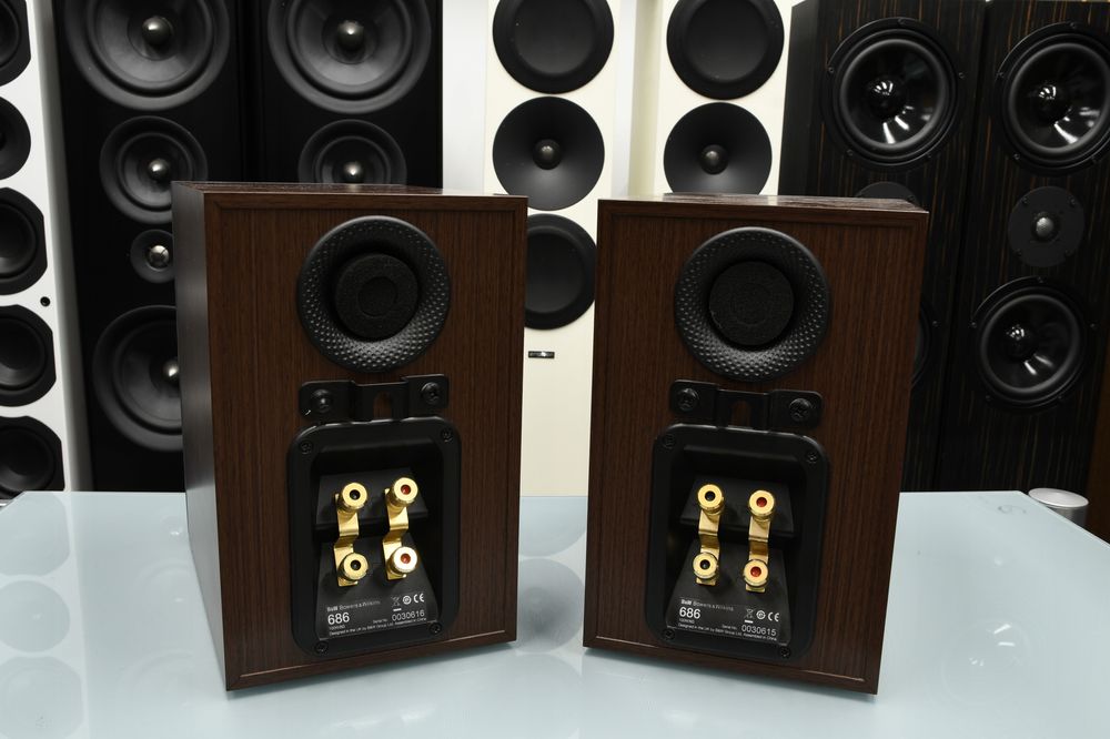 kolumny podstawkowe głośniki surround Monitory B&W Bowers & Wilkins 686