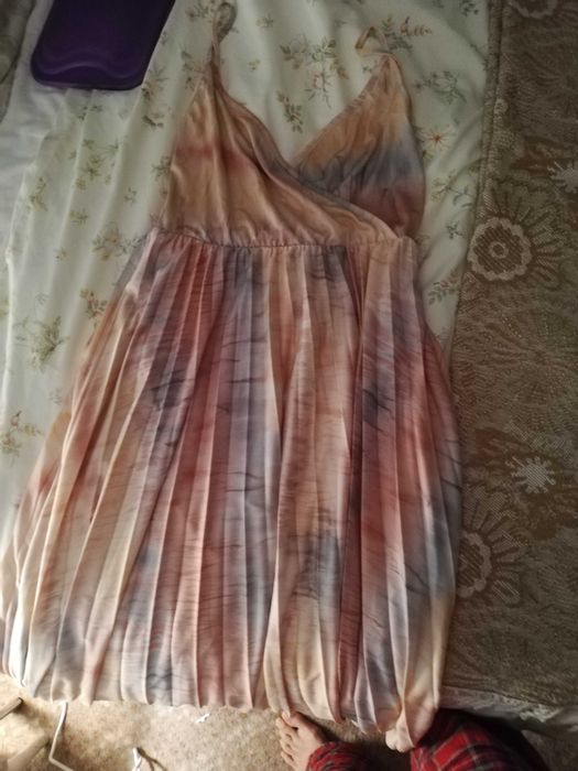 Sukienka River Island plisowana za kolano, nowa z metką