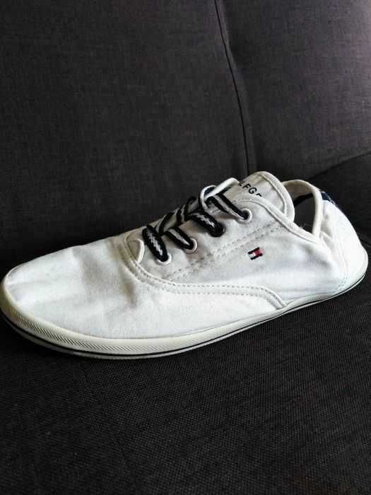 TOMMY HILFIGER. Trampki damskie