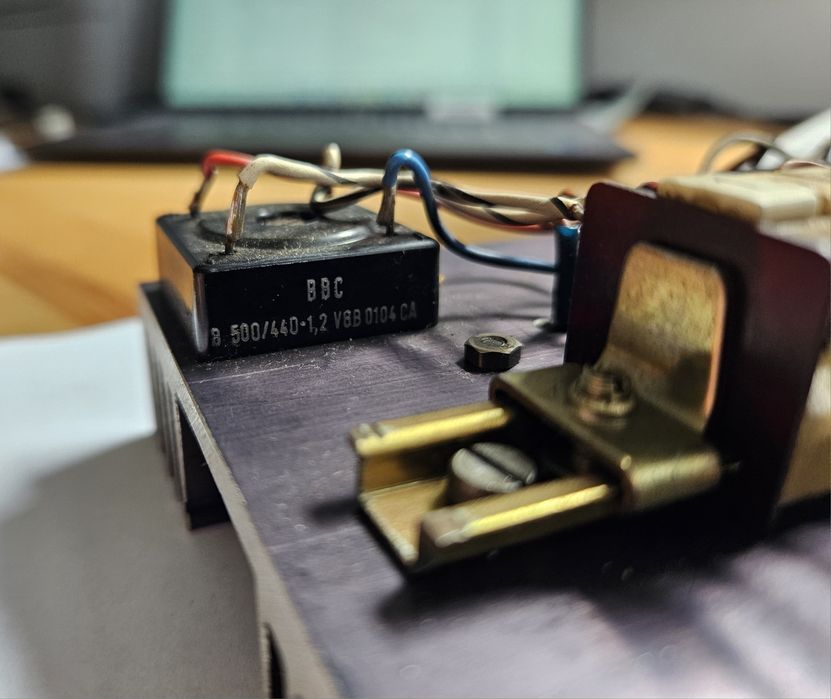 Radiator aluminiowy z 2 tranzystorami AD131 i mostkami prostowniczymi