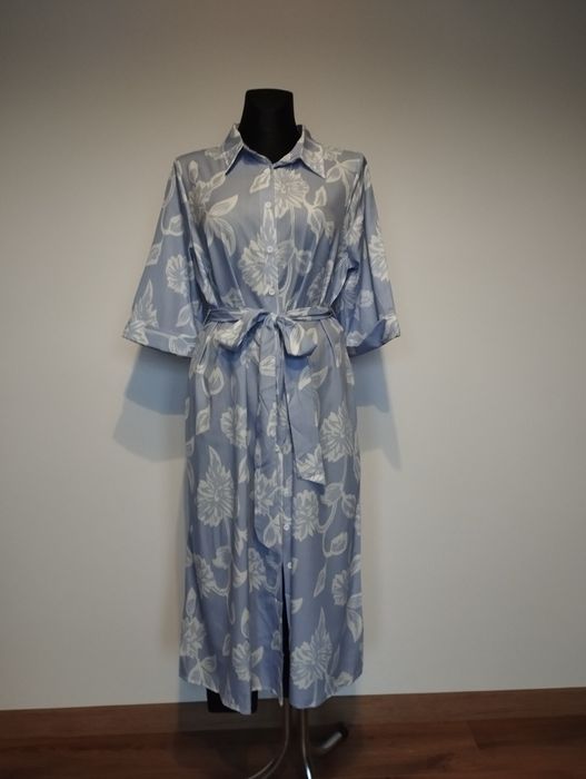 Niebieska sukienka maxi