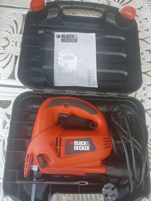 Serra Eléctrica  BLACK DECKER nova