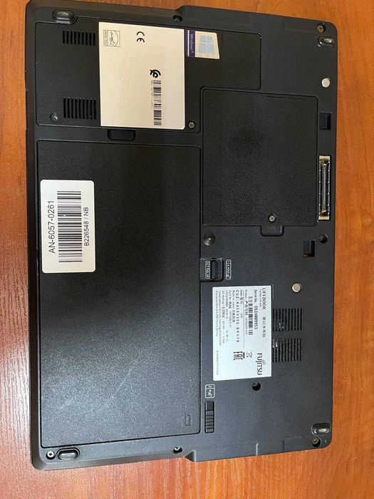 Ноутбук бу Fujitsu LifeBook U727 12.5" i5-6200U 8 GB RAM 256 GB SSD 4G