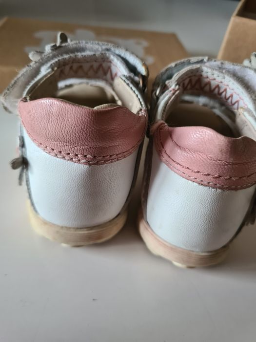 Eleganckie sandały rozm 21 Lasocki Kids, białe w kwiatki skóra