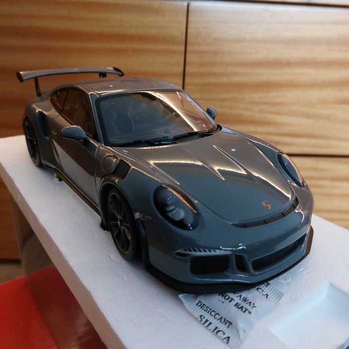 Porsche 911 (991) GT3 2017 RS Minichamps 1:18
