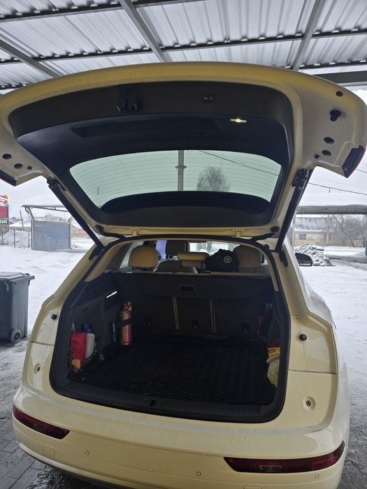 Продам Audi Q5 2.0