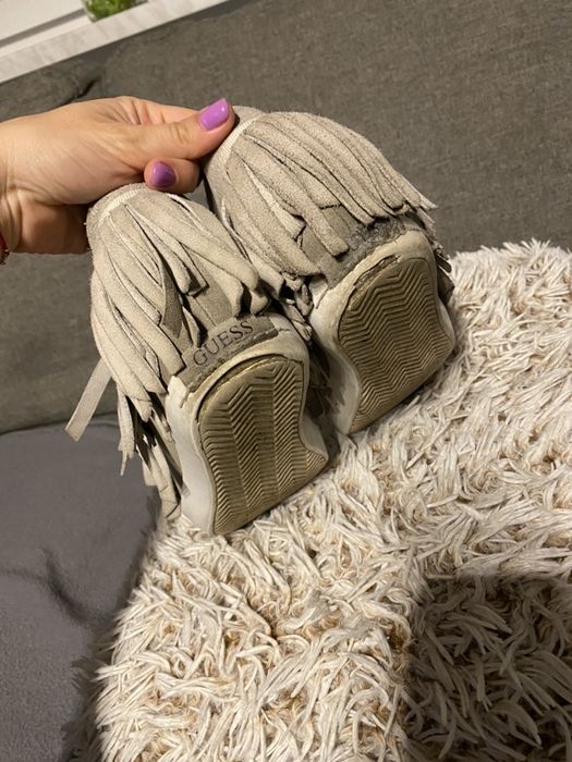Oryginalne sneakersy Guess szare skóra frędzle 38 koturn