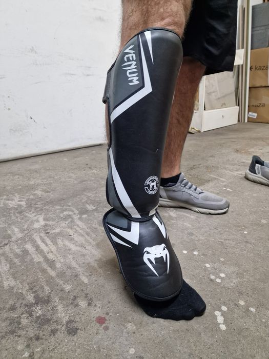 Caneleiras VENUM (Kickboxing, Taekwondo, Karate,...)