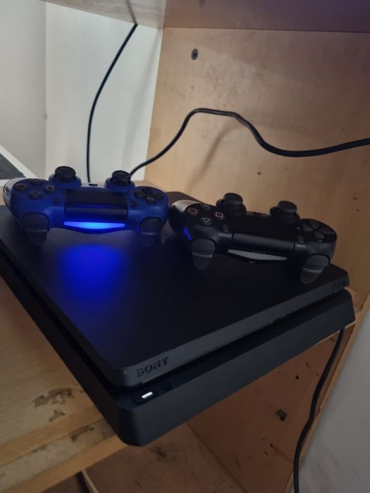 PS4 Slim Desbloqueada (GoldHEN / HEN) + 2 Comandos DualShock 4