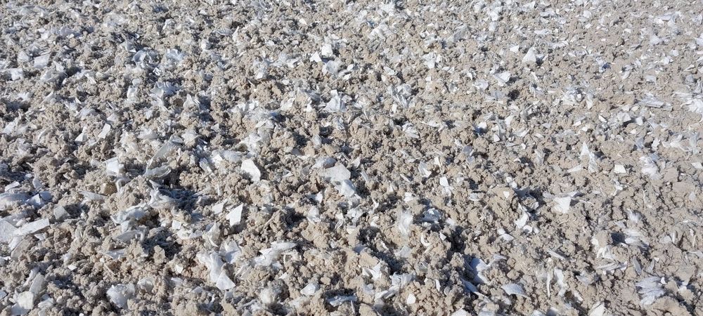 Flizelina, ścinki tekstylne, podłoża dla koni, ujeżdżalnia.