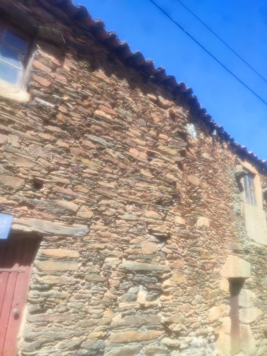 Vendo uma casa de habitação em mós