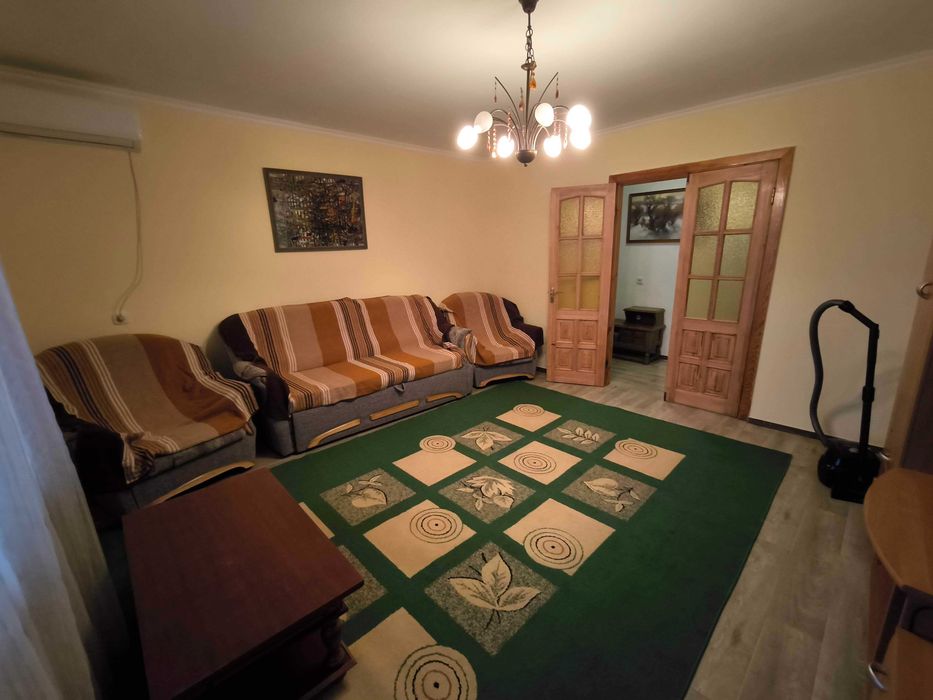 Здам простору 3-кімн квартиру з косм ремонтом у тихому центрі міста.