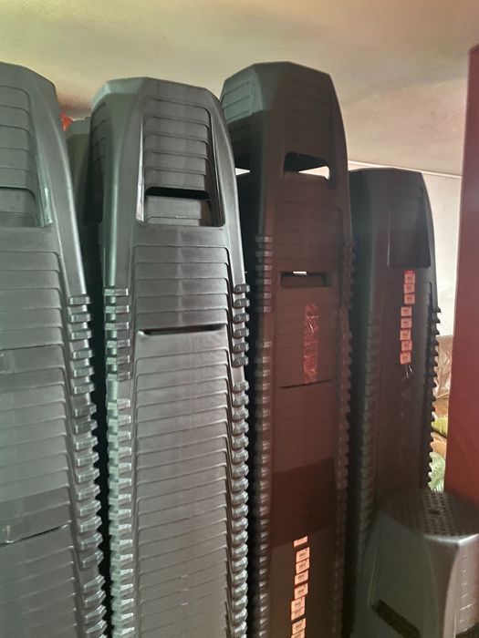 Bancos de plástico NOVOS