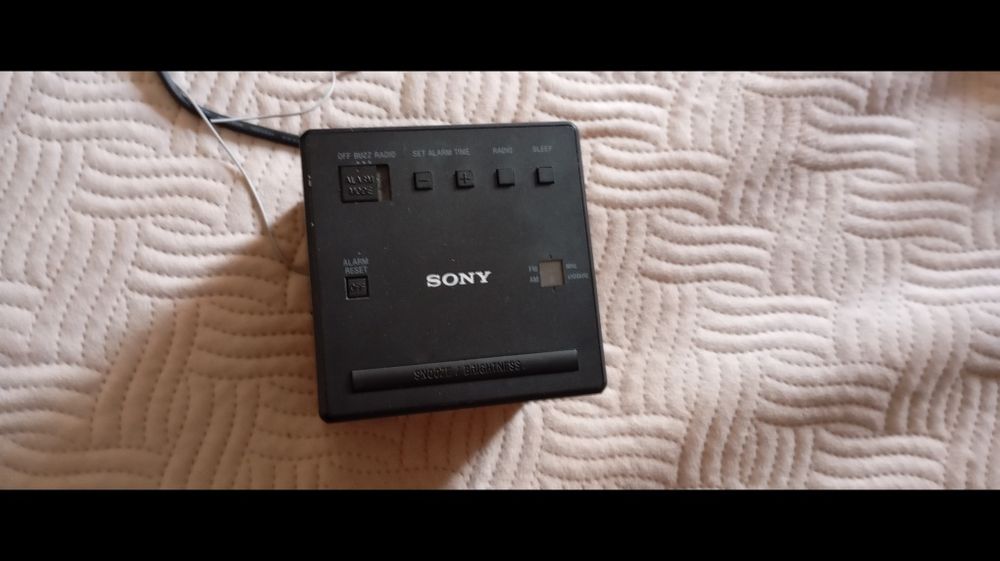 Relógio cubo digital sony