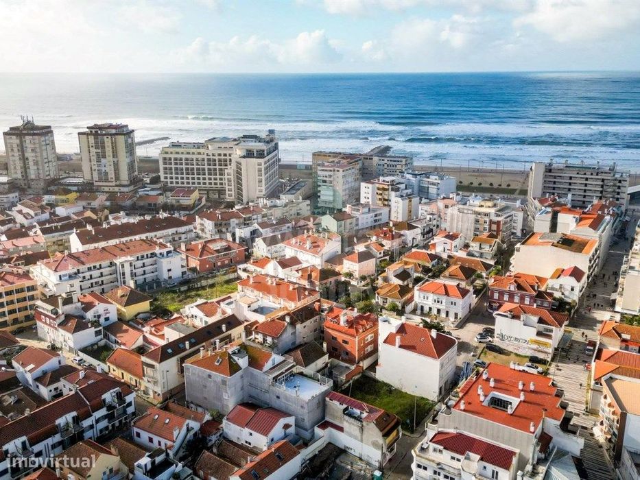 Terreno com Projeto Aprovado para 6 Apartamentos a 150m Da Praia Co...
