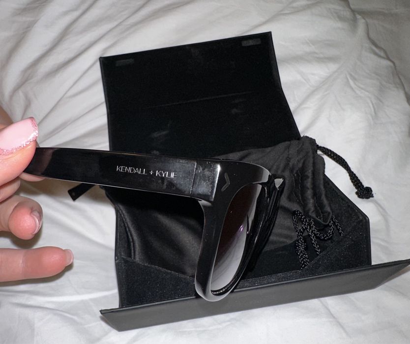 Okulary przeciwsloneczne Kendall+Kylie duze czarne 2024 GG oversize