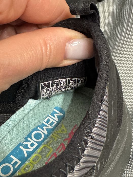 Кроссовки ТМ Skechers в отличном состоянии