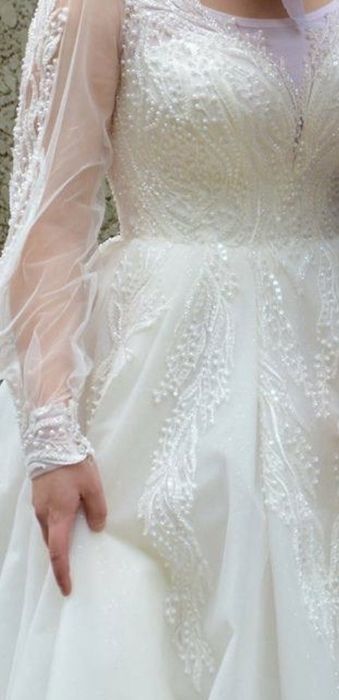 Гарна весільна сукня