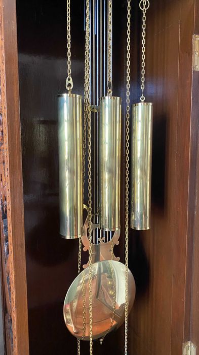 Relógio do piso ( de pêndulo ). Estilo Oriental. Esculpido à mão