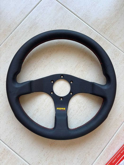 Volante MOMO Tuner 320mm