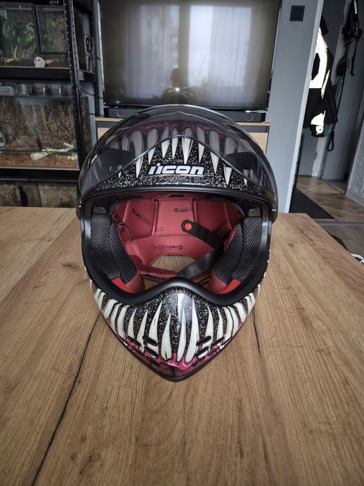 Kask motocyklowy integralny Icon Domain Grand Maw