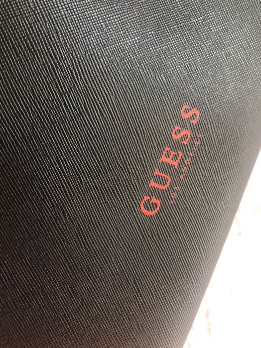 Guess opakowanie na laptop