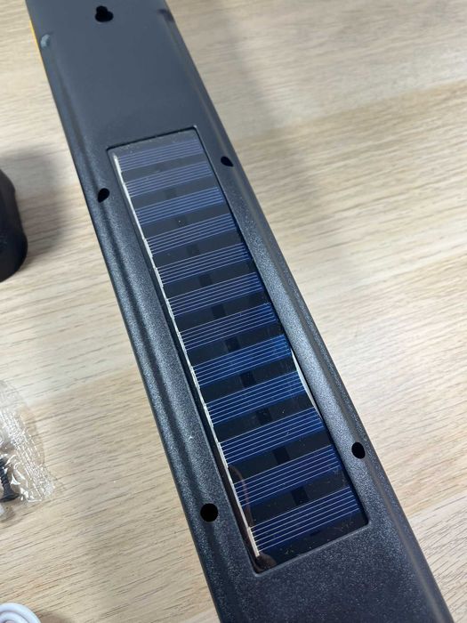 Lanterna multifuncional com painel solar – ideal para emergências!