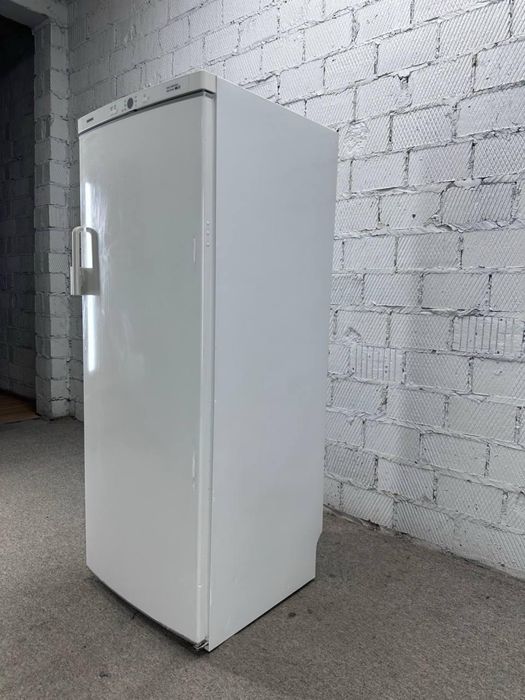 Продам морозильну камеру Siemens GS28B10/01