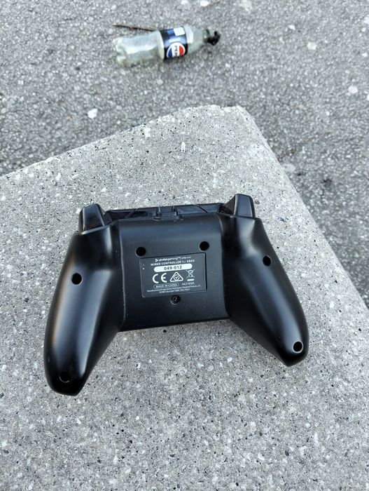 Dois comandos da xbox one s semi novos