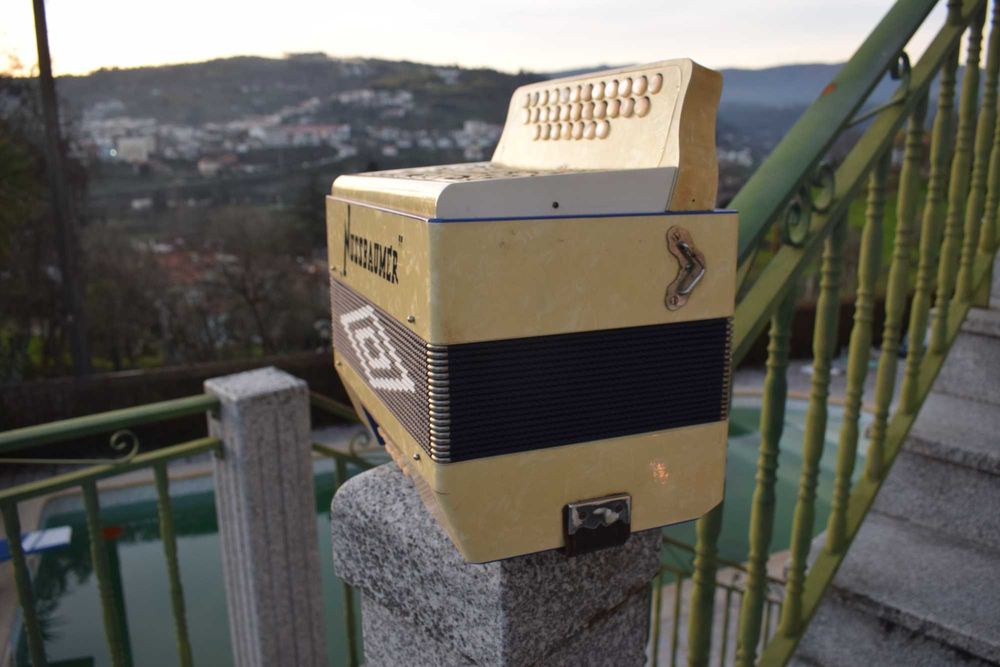 Concertina Nusbaummer 4 voz. Fa La Re