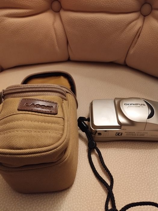 Máquina fotográfica Olympus de rolo