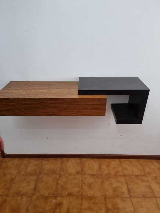 Estante composta para Tv ou arrumação.