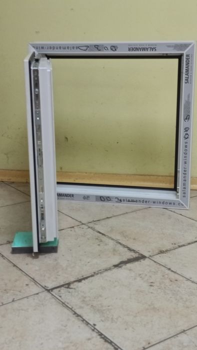 Okno 600 x 600 pcv białe nowe