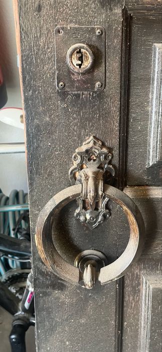 Porta de entrada em madeira