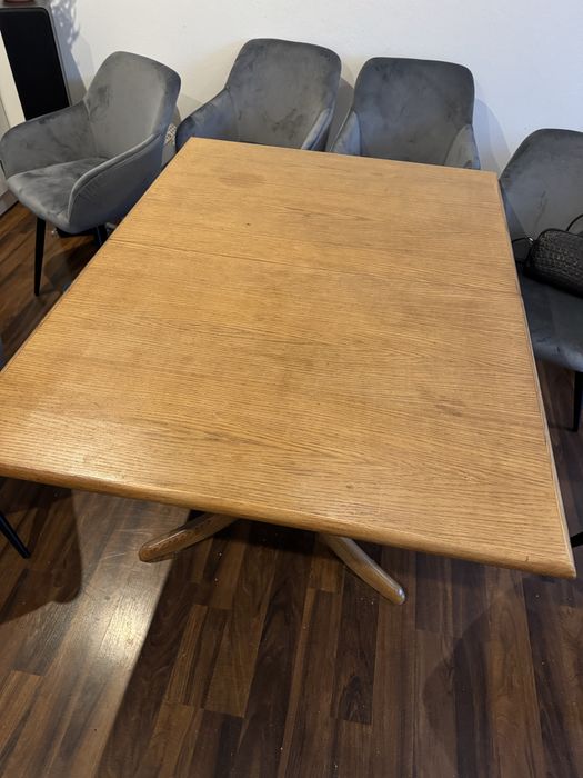 Stół z forniru dębowego