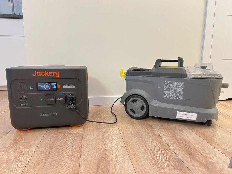 Gniazdko 230V Jackery 2000 Plus Powerbank 3000kw stacja zasilania 220V