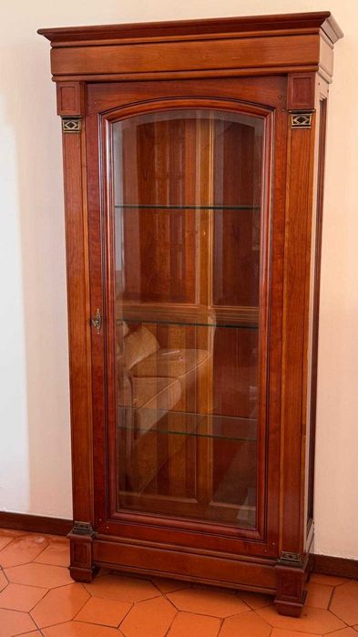 Vitrine em cerejeira