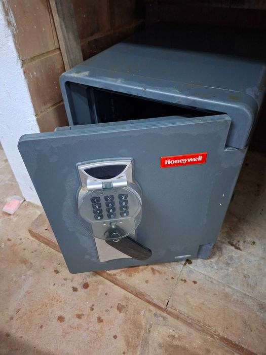 Cofre Honeywell segurança contra fogo (1h) e água, c/ teclado digital e chave de emergência
