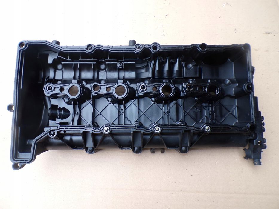 pokrywa zaworów bmw e60 e61 e87 e92 2.0 d 0928402069
